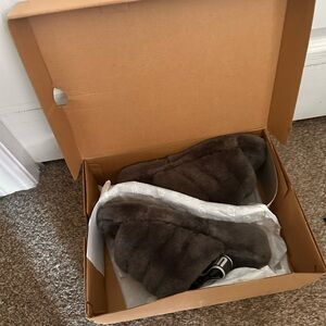 Cozy gray Fuzzy Slippers